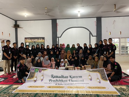 Maknai nilai Ramadhan, HMD Pendidikan Ekonomi FEB UNP Mengadakan Kegiatan “Senyum Panti” bersama Anak Anak Panti Asuhan