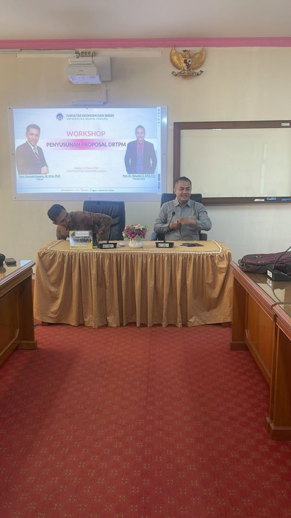 DOSEN PENDIDIKAN EKONOMI MENGIKUTI WORKSHOP PENYUSUNAN PROPOSAL PENELITIAN